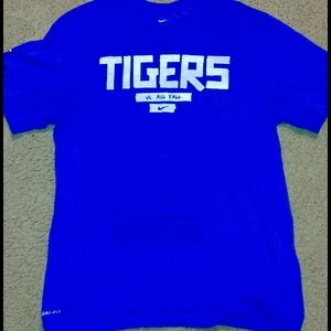 Nike size L Memphis tigers dry fit shirt